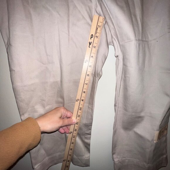 St. Johns Bay Womens Mid-Rise Capri Pants Beige Size 12‎ - Picture 4 of 10